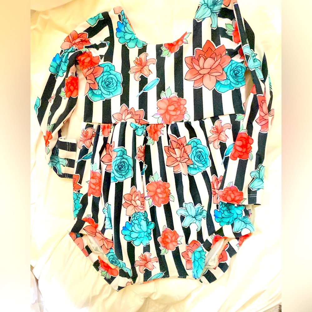 Cute Bubble Romper.. size 3T..Adorable …